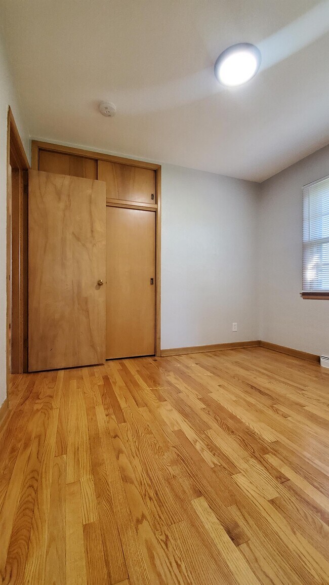 Building Photo - 3339 Henderson Ave SE