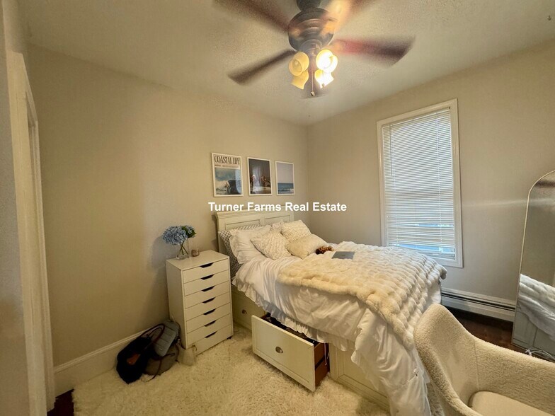 Building Photo - 717 Parker St