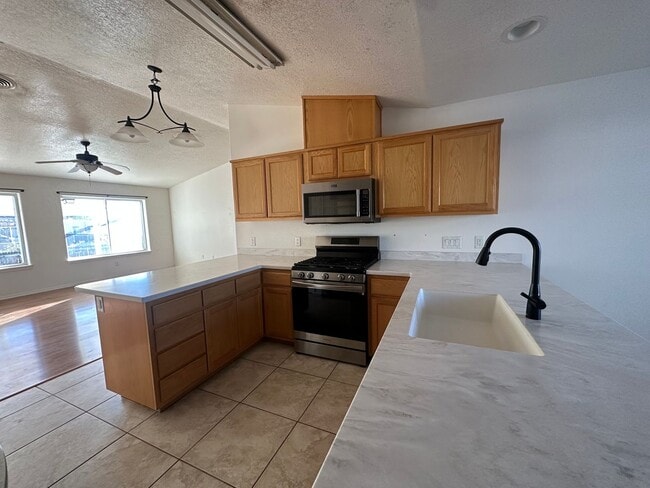 Building Photo - 3 Bedroom 2 Bathroom Home for rent in Bloomfield