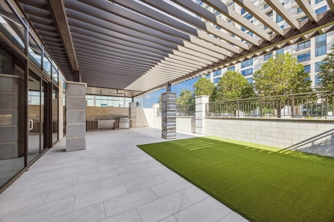 Primary Photo - 9757 Katy Fwy