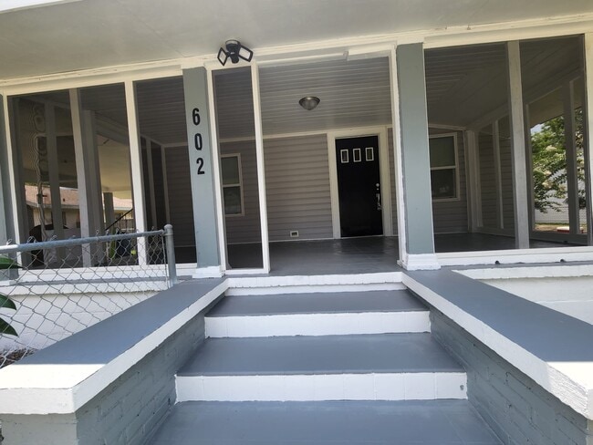 Primary Photo - 602 NW 1st Ave