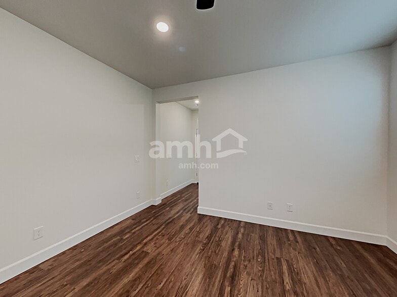 Building Photo - 684 W Laredo Ave