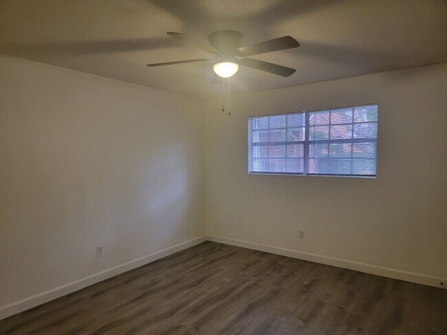 Building Photo - Rent a Community..Prime Location