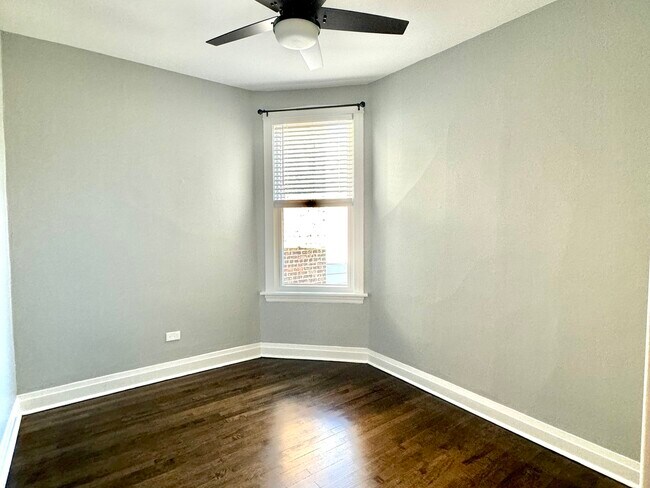 Building Photo - 2447 N Mozart St