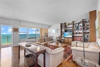 Building Photo - 601 Longboat Club Rd