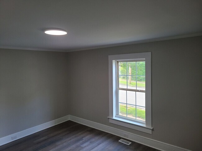 Building Photo - 2321 Dacian St