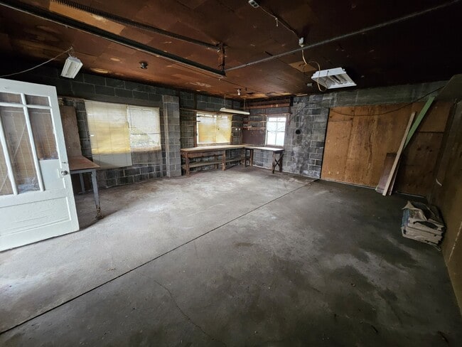 Building Photo - 513 E Baltimore St