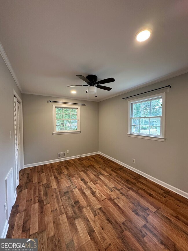 Building Photo - 115 Peyton Rd SW