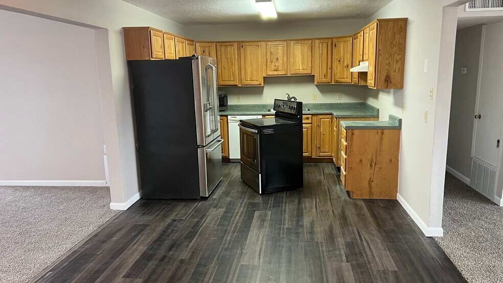 Building Photo - 3708 Sierra Vista Dr