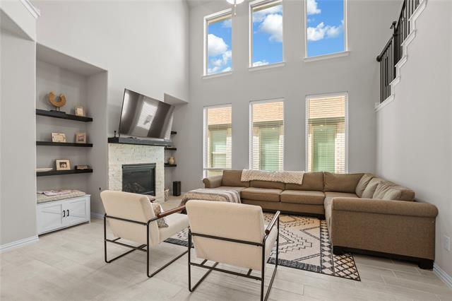 Building Photo - 2093 Almassera Dr