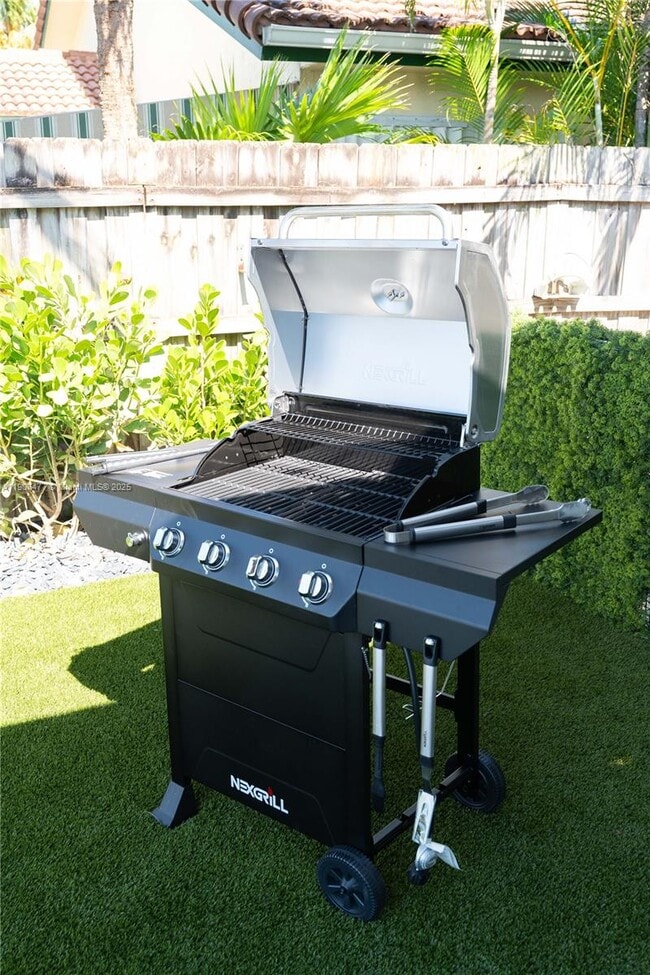 Building Photo - 309 S Riverside Dr