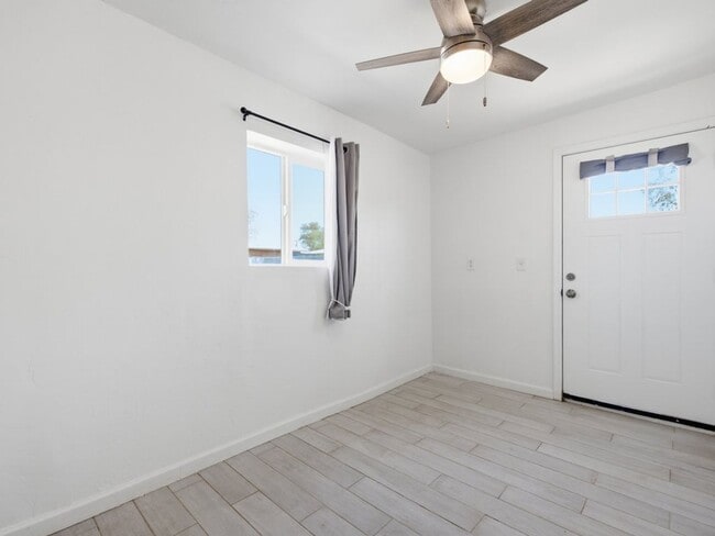 Building Photo - PRICE REDUCTION! – Cats and pets accepted!!