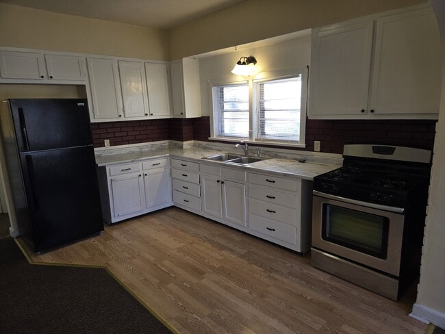 Building Photo - 2203 15th Ave