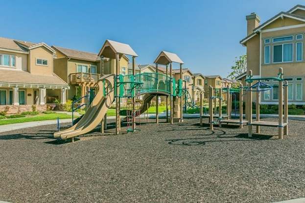 Building Photo - 4959 Camarillo Ln