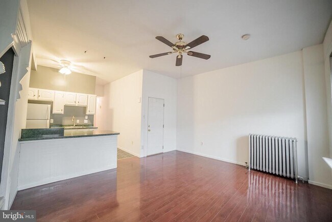 Building Photo - 2422 Poplar St