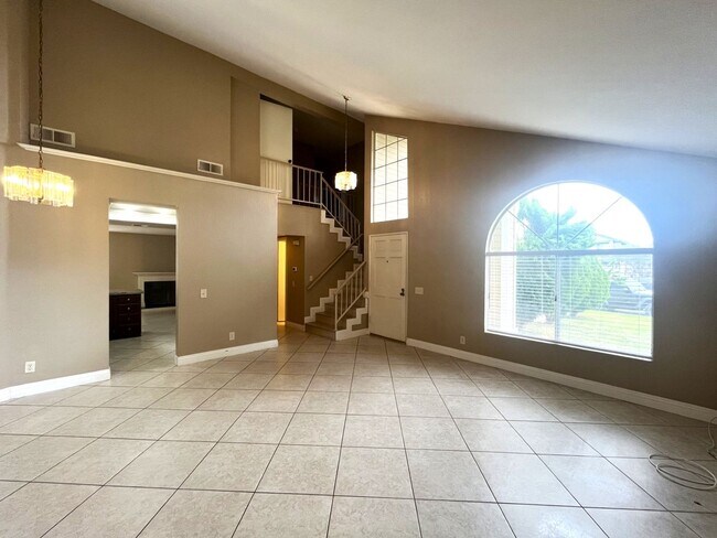 Building Photo - 3 bed, 2.5 bath located in Corona, CA!