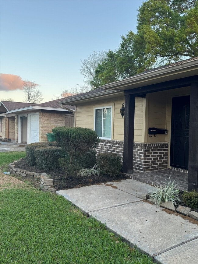 Building Photo - 534 Sulphur St