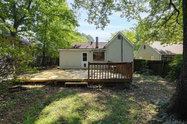 Building Photo - 519 S Reese St