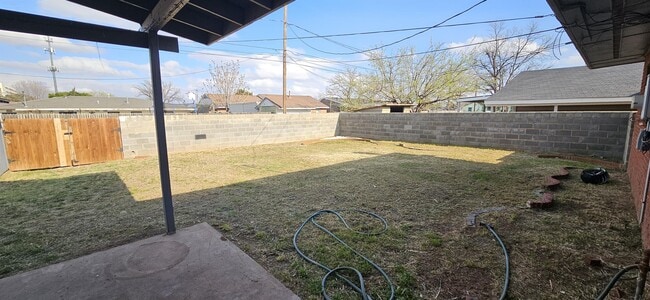 Building Photo - 304 Kessler Ave