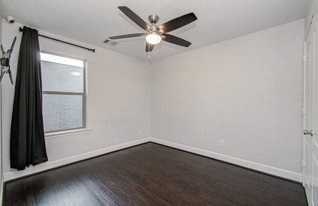 Building Photo - 16430 Williamstown Dr