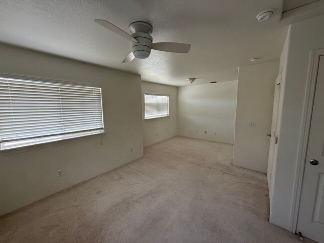 Building Photo - 4 Bedroom / 3 Bath House in The Islands Ga...