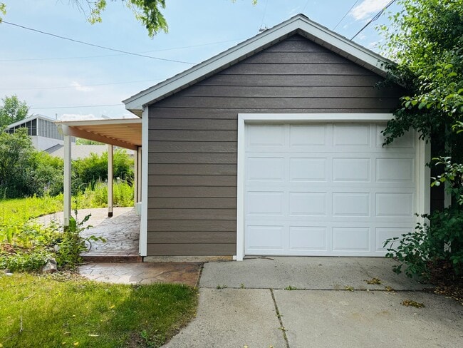Building Photo - 1718 Virginia Ln