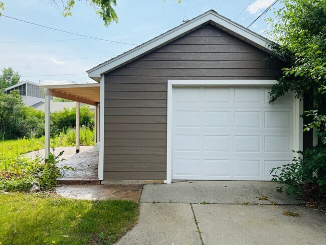 Building Photo - BRAND NEW REMODEL