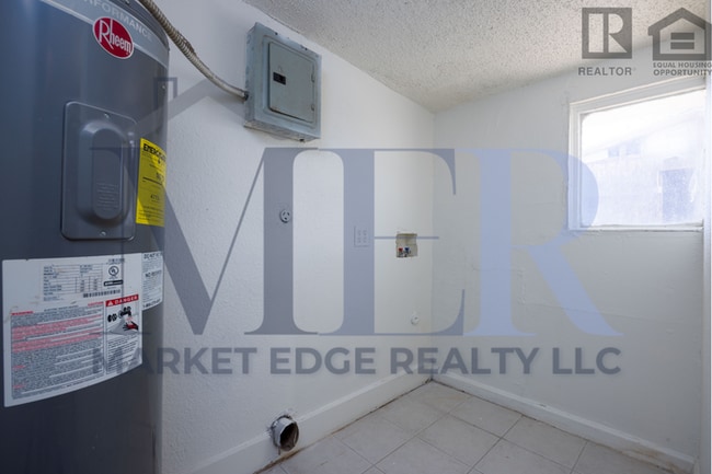 Building Photo - 3Bed/1.5Bath House at 35th/McDowell! $1199...