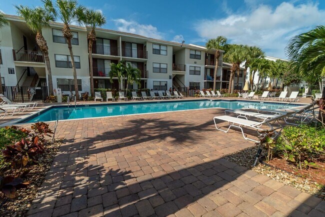 Building Photo - ONE BEDROOM ONE BATHROOM! WATERFRONT COMMU...