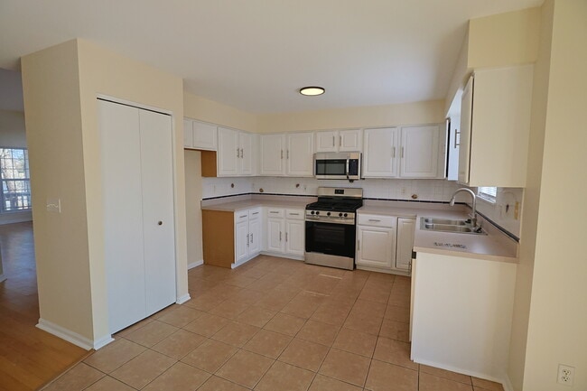 Building Photo - 14252 S Hemingway Cir