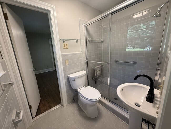 Building Photo - 207 Belvedere Dr