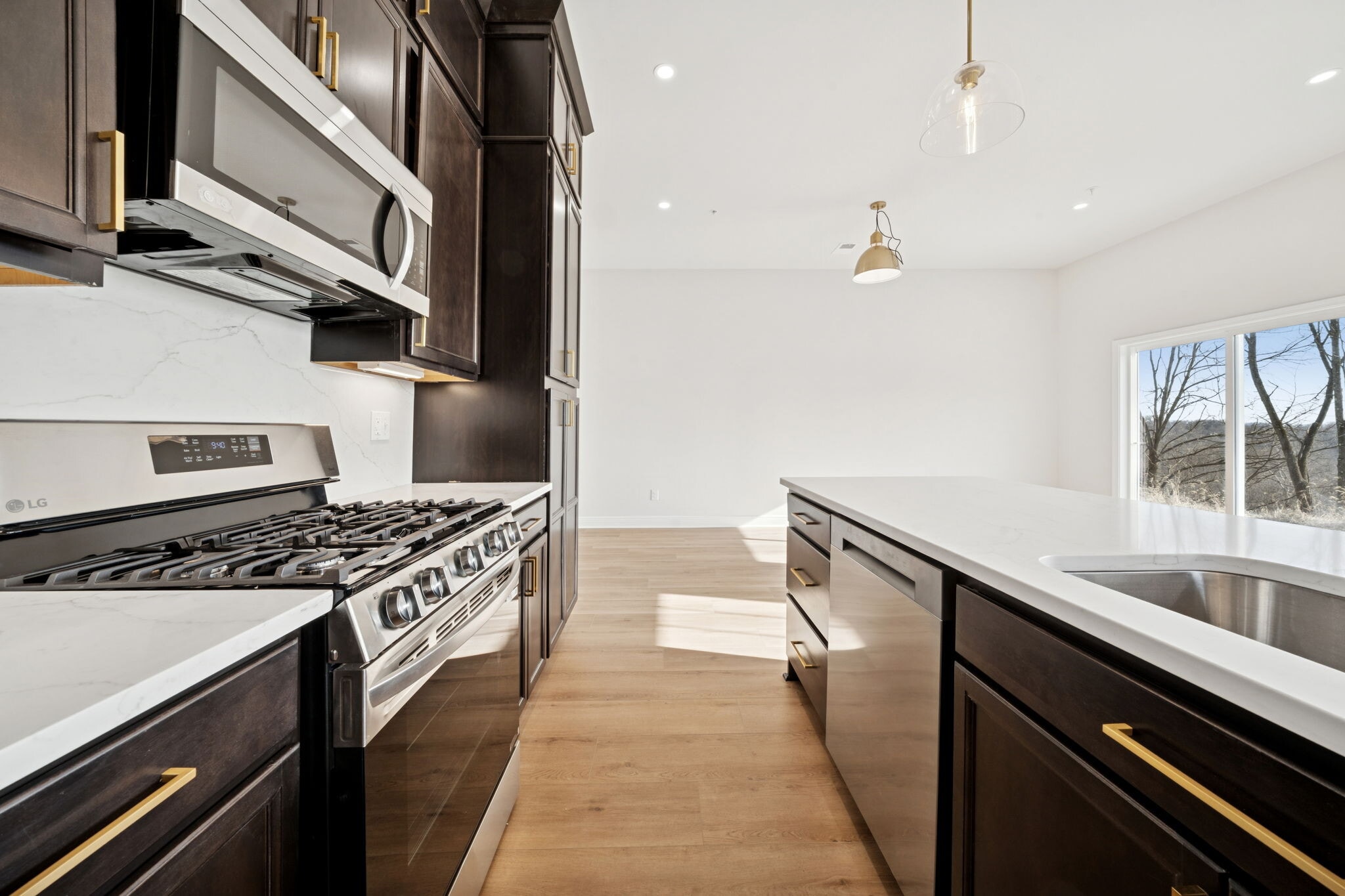 Building Photo - 2215 Lebanon Dr