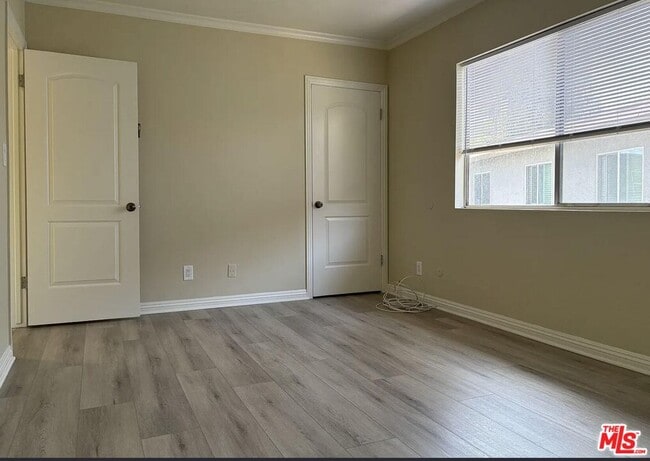 Building Photo - 567 S Wilton Pl