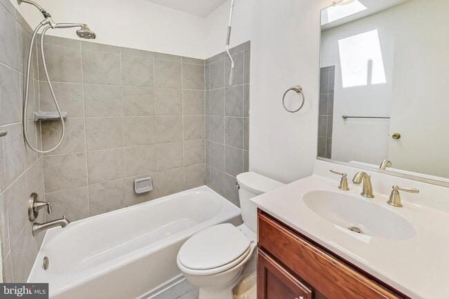 Building Photo - 1208 Pinewood Dr