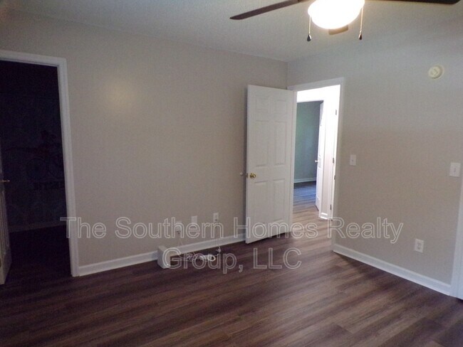 Building Photo - 109 Astrid St