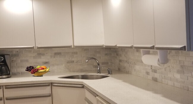 Building Photo - 305 N Pompano Beach Blvd