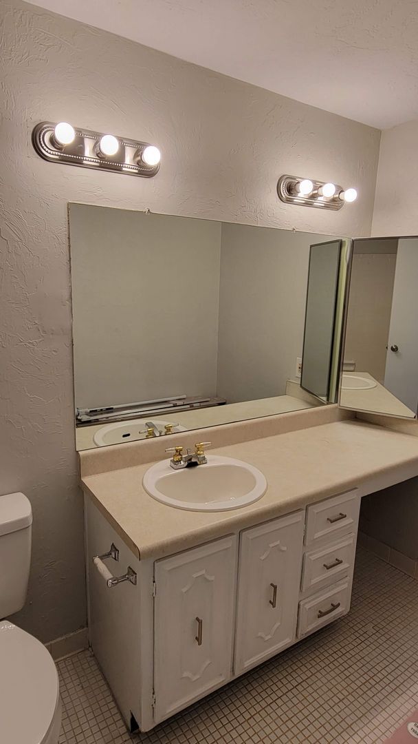 Building Photo - 3 beds 3 bath condo on the golf course