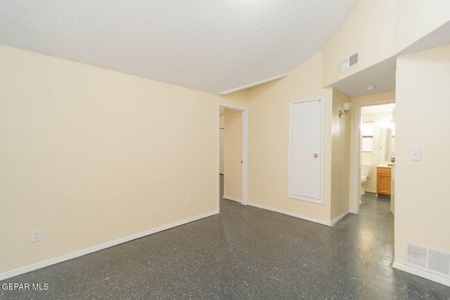 Building Photo - 11601 Soberana Ln