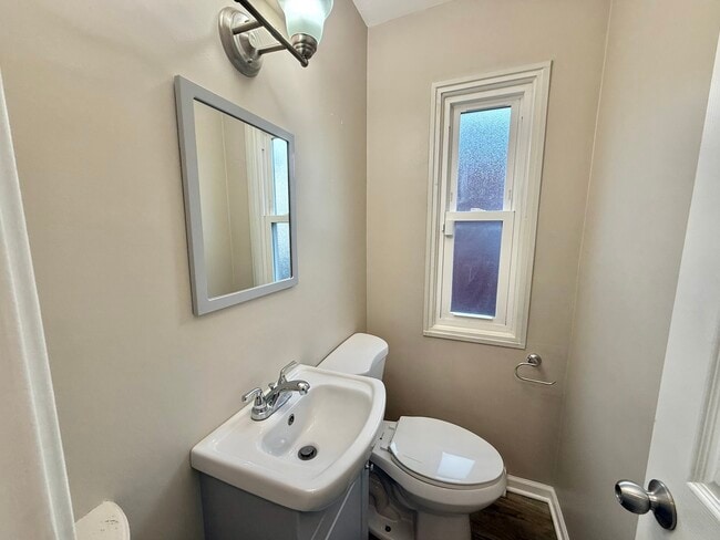 Building Photo - 4926 Crain St