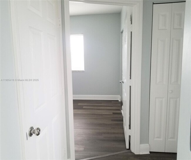 Building Photo - 134 SW 7th Ave