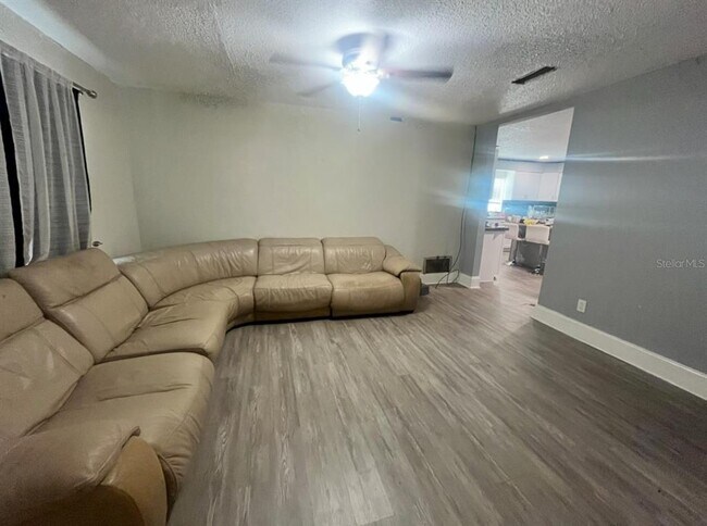 Building Photo - 339 Croton Dr