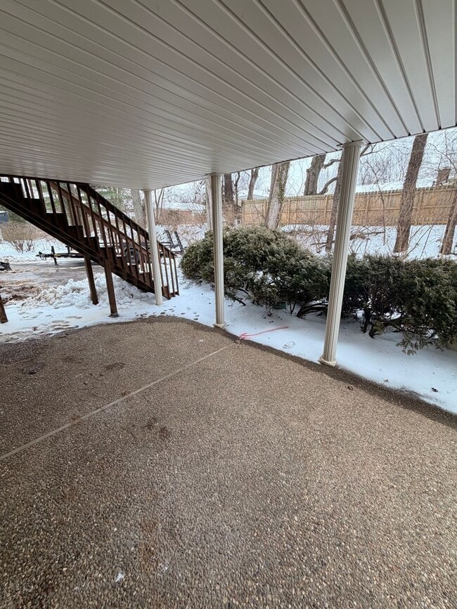 Building Photo - Gorgeous 3 bedroom house with finished basement!