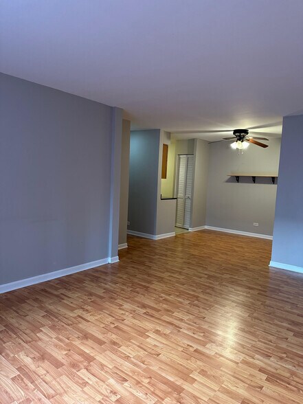 Building Photo - 3825 N Pine Grove Ave