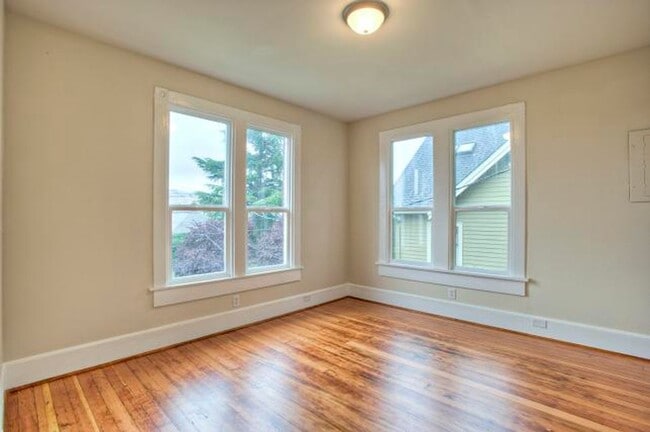 Building Photo - Top-Floor 3bed/1bath Duplex Unit in Cherry Hill!
