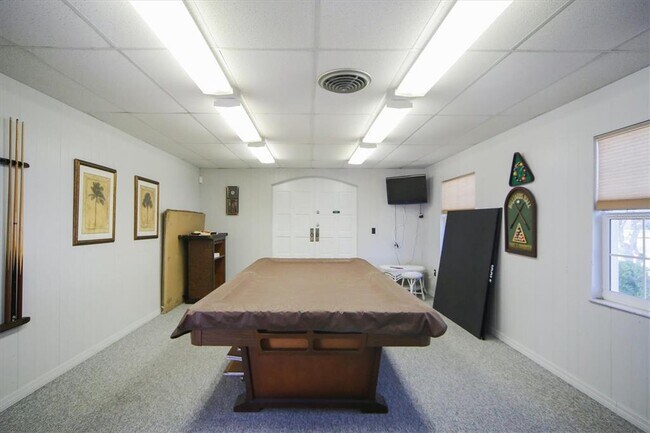 Building Photo - 5849 Tidewood Ave