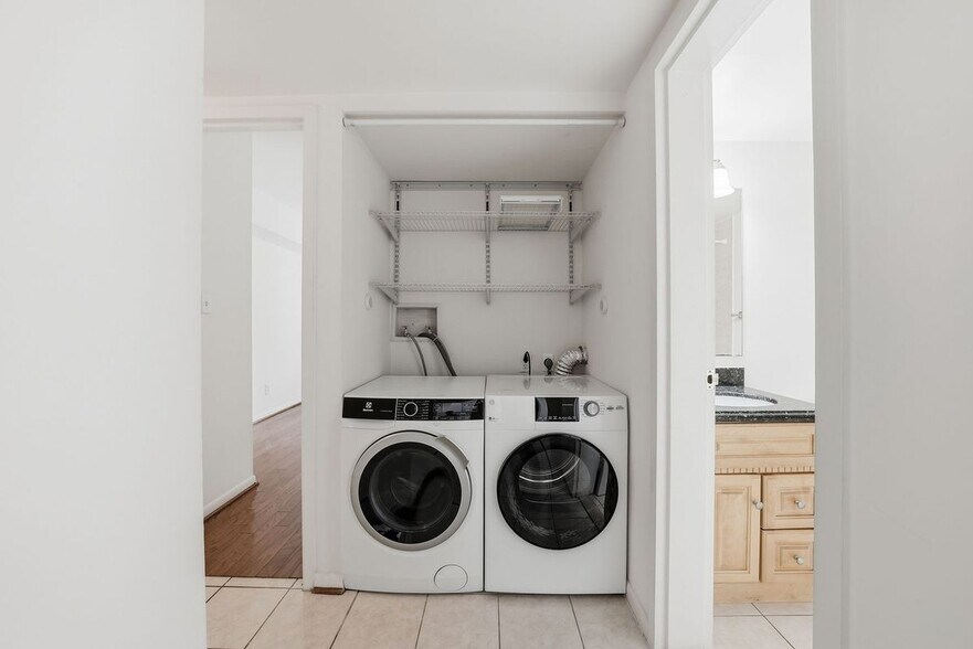 Building Photo - 2255 Castle Rock Square