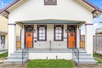 Building Photo - 2120 New Orleans St