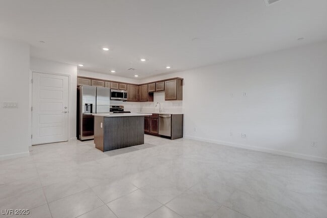 Building Photo - 933 Watford Pl