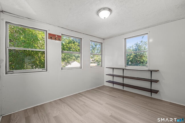 Building Photo - 214 Hemingway Ave