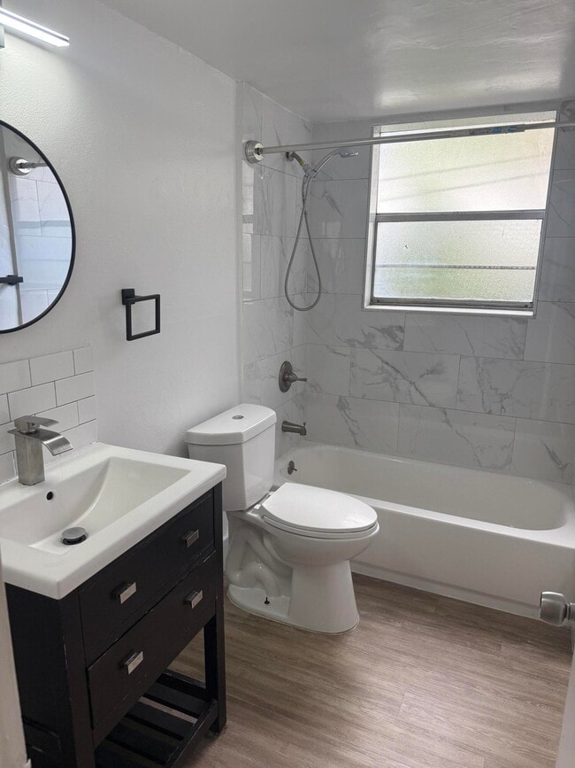 Building Photo - 650 SW 15th Ave